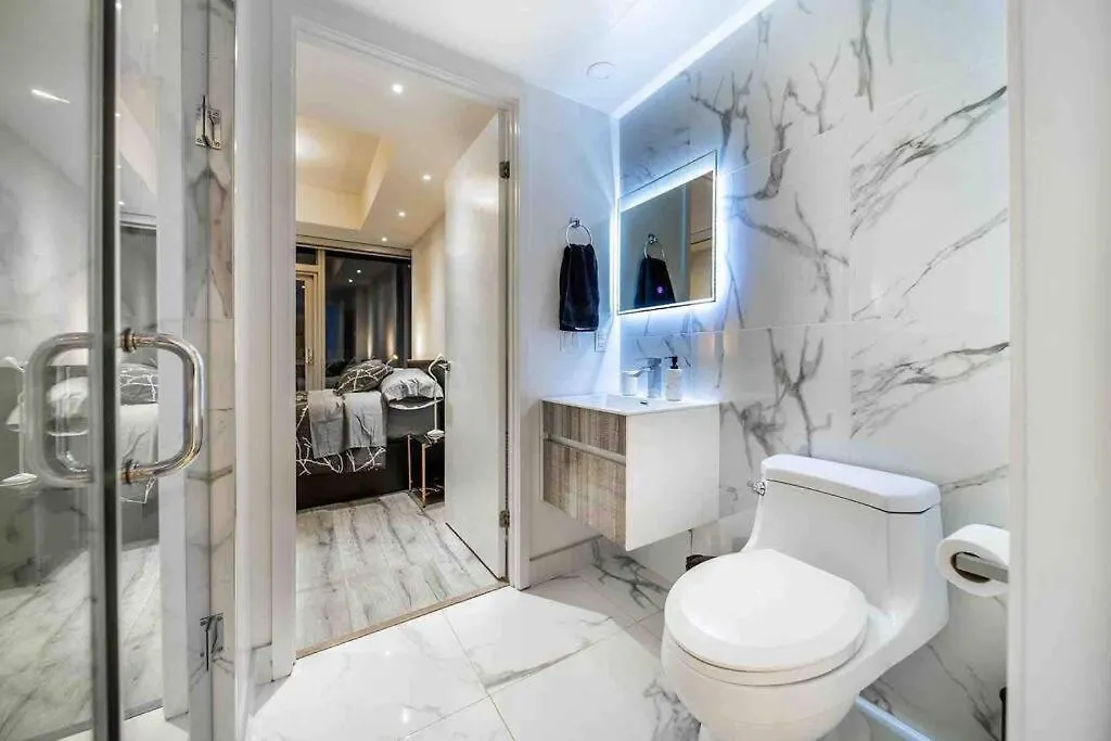 Apartment Signature View Of Cn Tower In Lux Toronto Condo